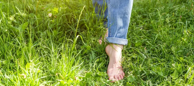 Pourquoi marcher pieds nus est bon pour la santé ?